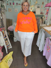 Lade das Bild in den Galerie-Viewer, MISS GOODLIFE V-NECK "L(I)EBE IST ALLES" ORANGE NEON-PINK