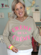 Lade das Bild in den Galerie-Viewer, MISS GOODLIFE V-NECK "CRÈME DE LA CRÈME" SAND NEON-PINK