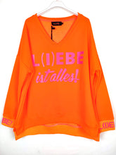Lade das Bild in den Galerie-Viewer, MISS GOODLIFE V-NECK "L(I)EBE IST ALLES" ORANGE NEON-PINK