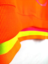 Lade das Bild in den Galerie-Viewer, MISS GOODLIFE V-NECK LOVE PEACE ORANGE