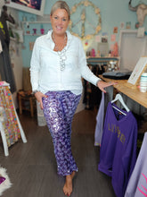 Lade das Bild in den Galerie-Viewer, MISS GOODLIFE PANTS LILAC PAILLETTEN GLITZER HOSE