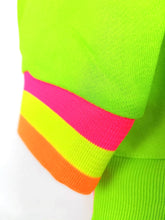 Lade das Bild in den Galerie-Viewer, MISS GOODLIFE V-NECK LOVE GRÜN NEON PINK