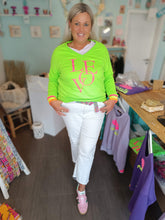 Lade das Bild in den Galerie-Viewer, MISS GOODLIFE V-NECK LOVE GRÜN NEON PINK