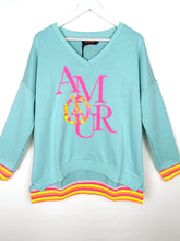 Lade das Bild in den Galerie-Viewer, MISS GOODLIFE V-NECK AMOUR PEACE LIGHTBLUE NEONPINK