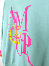 Lade das Bild in den Galerie-Viewer, MISS GOODLIFE V-NECK AMOUR PEACE LIGHTBLUE NEONPINK