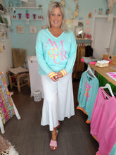 Lade das Bild in den Galerie-Viewer, MISS GOODLIFE V-NECK AMOUR PEACE LIGHTBLUE NEONPINK