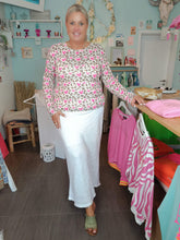 Lade das Bild in den Galerie-Viewer, PULLOVER ZWILLINGSHERZ WOLLE "WILD LOVE HEARTS" ONE SIZE