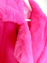Lade das Bild in den Galerie-Viewer, KUSCHELJACKE DOPPELREIHER "CLASSIC" NEONPINK