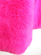 Lade das Bild in den Galerie-Viewer, KUSCHELJACKE DOPPELREIHER "CLASSIC" NEONPINK