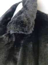 Lade das Bild in den Galerie-Viewer, KUSCHELJACKE DOPPELREIHER "CLASSIC" SCHWARZ
