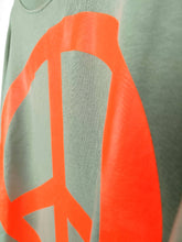 Lade das Bild in den Galerie-Viewer, MISS GOODLIFE SWEATER ROUNDNECK PEACE ALMOND