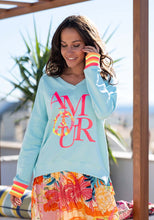 Lade das Bild in den Galerie-Viewer, MISS GOODLIFE V-NECK AMOUR PEACE LIGHTBLUE NEONPINK