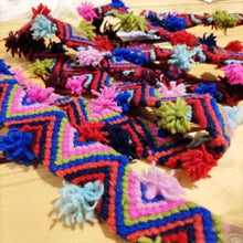 Lade das Bild in den Galerie-Viewer, ETHNO BINDE GÜRTEL PERU LILYBELL-Smitten-blau,Ethno,fair trade,fairtrade,multicolor,nachhaltig,Peru,pink,rot,Smitten,türkis,violett,weiß