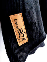 Lade das Bild in den Galerie-Viewer, PULLOVER STARS OF IBIZA "HIPPIE LOVE" SCHWARZ BEIGE ONE SIZE