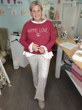 Lade das Bild in den Galerie-Viewer, PULLOVER STARS OF IBIZA "HIPPIE LOVE" BORDEAUX GOLD ONE SIZE