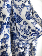 Lade das Bild in den Galerie-Viewer, SCHAL TUCH DREIECK 100% ORGANIC BAMBOO "MOMOKO" WEISS BLAU