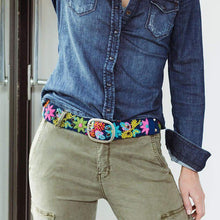 Lade das Bild in den Galerie-Viewer, ETHNO GÜRTEL PERU NIA-Smitten-bestickt,blau,Blumen,Ethno,fair trade,fairtrade,multicolor,nachhaltig,Peru,Smitten