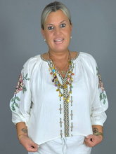 Lade das Bild in den Galerie-Viewer, S26 454 BLOUSE PLACE DU SOLEIL WHITE OLD ROSA GREEN FLOWER EMBR
