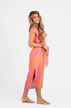 Lade das Bild in den Galerie-Viewer, DRESS LOIS MENTAWAI FUCHSIA-ORANGE HOT LAVA
