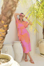 Lade das Bild in den Galerie-Viewer, DRESS LOIS MENTAWAI FUCHSIA-ORANGE HOT LAVA
