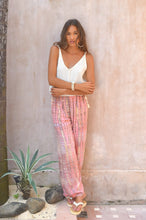 Lade das Bild in den Galerie-Viewer, PANTS HAILEY MOONSTONE CORAL HOT LAVA
