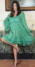 Lade das Bild in den Galerie-Viewer, TUNIKA KLEID KURZ V-NECK GREEN ANTICA SARTORIA ONE SIZE
