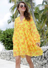 Lade das Bild in den Galerie-Viewer, MISS GOODLIFE DRESS PEACE SUN RUFFLES GELB PINK
