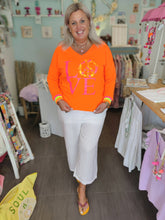 Lade das Bild in den Galerie-Viewer, MISS GOODLIFE V-NECK LOVE PEACE ORANGE
