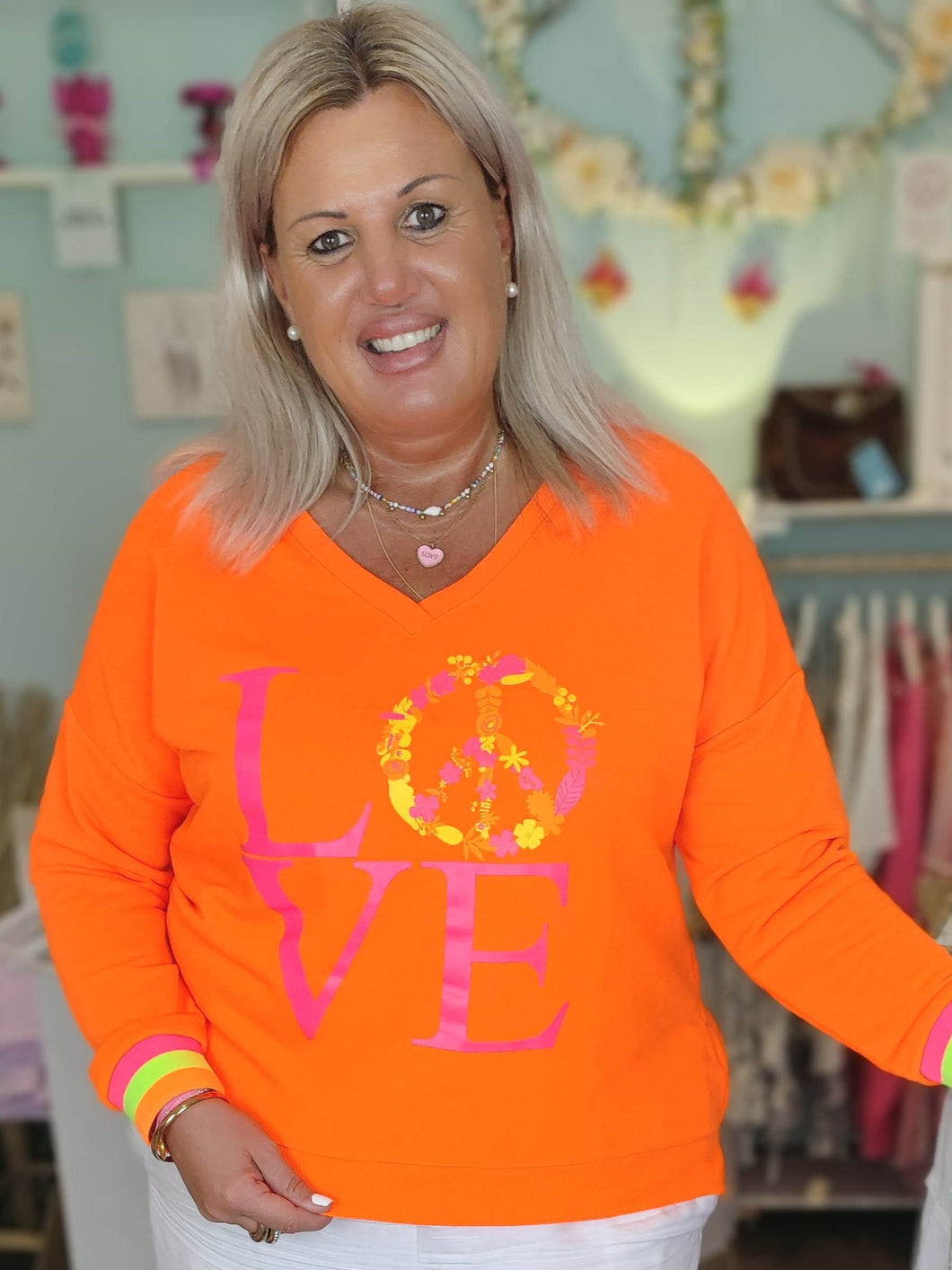 MISS GOODLIFE V-NECK LOVE PEACE ORANGE