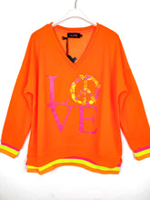 Lade das Bild in den Galerie-Viewer, MISS GOODLIFE V-NECK LOVE PEACE ORANGE
