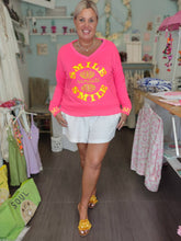 Lade das Bild in den Galerie-Viewer, MISS GOODLIFE V-NECK NAMASTÉ SMILE STRASS NEON-PINK GELB
