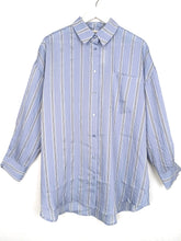 Lade das Bild in den Galerie-Viewer, BLUSE OVERSIZE LIGHT BLUE STRIPES SOFIE SCHNOOR
