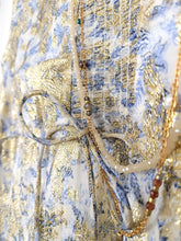 Lade das Bild in den Galerie-Viewer, KLEID BLAU GOLD SOFIE SCHNOOR
