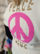 Lade das Bild in den Galerie-Viewer, PULLOVER WOLLMIX LOVE &amp; PEACE COLLEGE STYLE CREME SCHWARZ ONE SIZE
