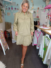 Lade das Bild in den Galerie-Viewer, KLEID DRESS OLIVE ARMY SOFIE SCHNOOR
