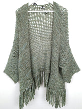 Lade das Bild in den Galerie-Viewer, STRICKJACKE CARDIGAN WOLLMIX FRANSEN OLIV GRAU ONE SIZE
