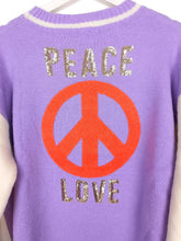 Lade das Bild in den Galerie-Viewer, PULLOVER WOLLMIX LOVE &amp; PEACE COLLEGE STYLE LILA ONE SIZE
