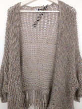 Lade das Bild in den Galerie-Viewer, STRICKJACKE CARDIGAN WOLLMIX FRANSEN BLAU GRAU ONE SIZE
