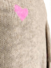 Lade das Bild in den Galerie-Viewer, STRICK PULLOVER BEIGE &quot;HEARTS&quot; ONE SIZE
