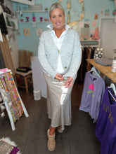 Lade das Bild in den Galerie-Viewer, STRICK JACKE GRAU ONE SIZE
