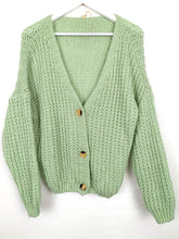 Lade das Bild in den Galerie-Viewer, STRICK JACKE PISTAZIE ONE SIZE
