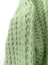 Lade das Bild in den Galerie-Viewer, STRICK JACKE PISTAZIE ONE SIZE

