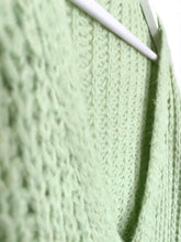 Lade das Bild in den Galerie-Viewer, STRICK JACKE PISTAZIE ONE SIZE

