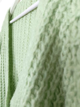 Lade das Bild in den Galerie-Viewer, STRICK JACKE PISTAZIE ONE SIZE
