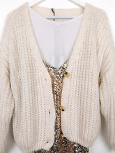 Lade das Bild in den Galerie-Viewer, STRICK JACKE CREME ONE SIZE
