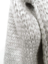Lade das Bild in den Galerie-Viewer, STRICK JACKE GRAU ONE SIZE
