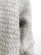 Lade das Bild in den Galerie-Viewer, STRICK JACKE GRAU ONE SIZE
