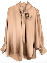 Lade das Bild in den Galerie-Viewer, SCHLUPPEN BLUSE SATIN GOLD-BEIGE ONE SIZE
