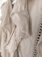 Lade das Bild in den Galerie-Viewer, TUNIKA VOLANT BEIGE ONE SIZE
