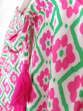 Lade das Bild in den Galerie-Viewer, TUNIKA BLUSE VISKOSE "PALMA" GRÜN PINK
